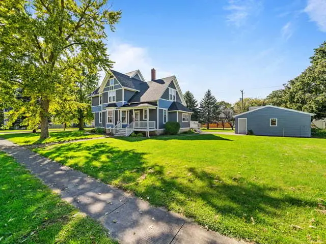 1203 W Lincoln Avenue, Rochelle, IL 61068 - #1