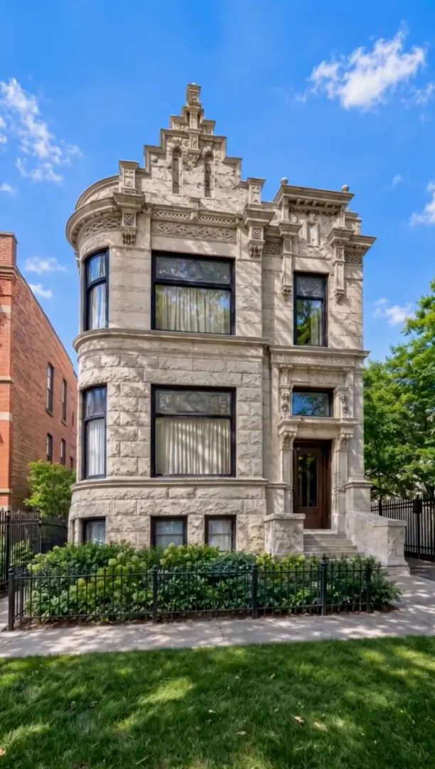 1646 N Leavitt Street, Chicago, IL 60647 - #1