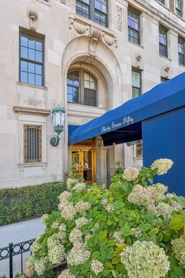 3750 N Lake Shore Drive #6C, Chicago, IL 60613