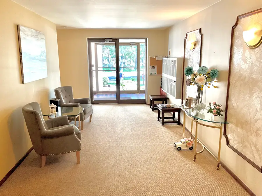 200 S Dee Road #1A, Park Ridge, IL 60068 - #3