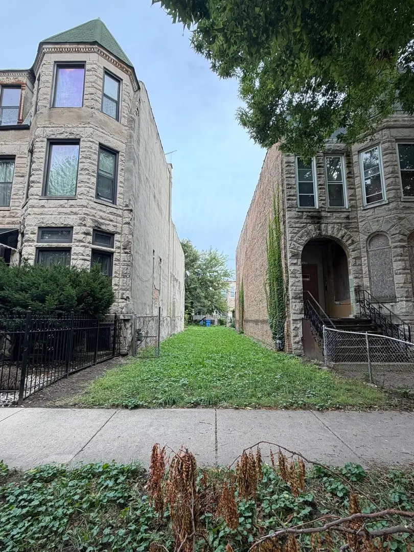 3635 S Giles Avenue, Chicago, IL 60653 - #1