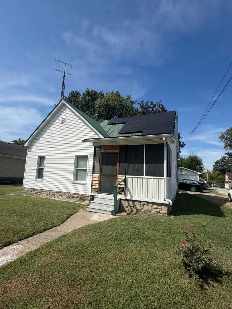 405 S State Street, Christopher, IL 62822 - #1