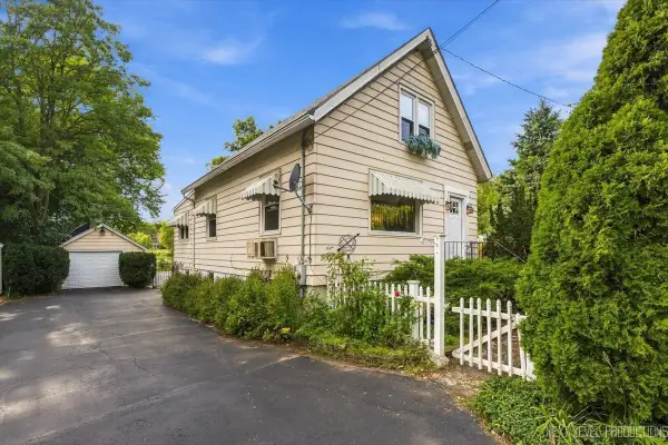 1705 Riverside Avenue, St. Charles, IL 60174
