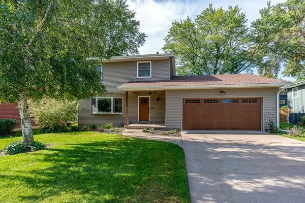 1245 Denniston Avenue, Bettendorf, IA 52722