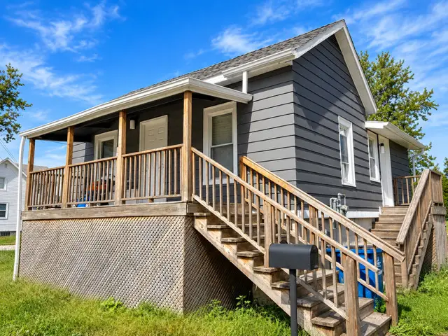 128 W North Street, Watseka, IL 60970 - #2