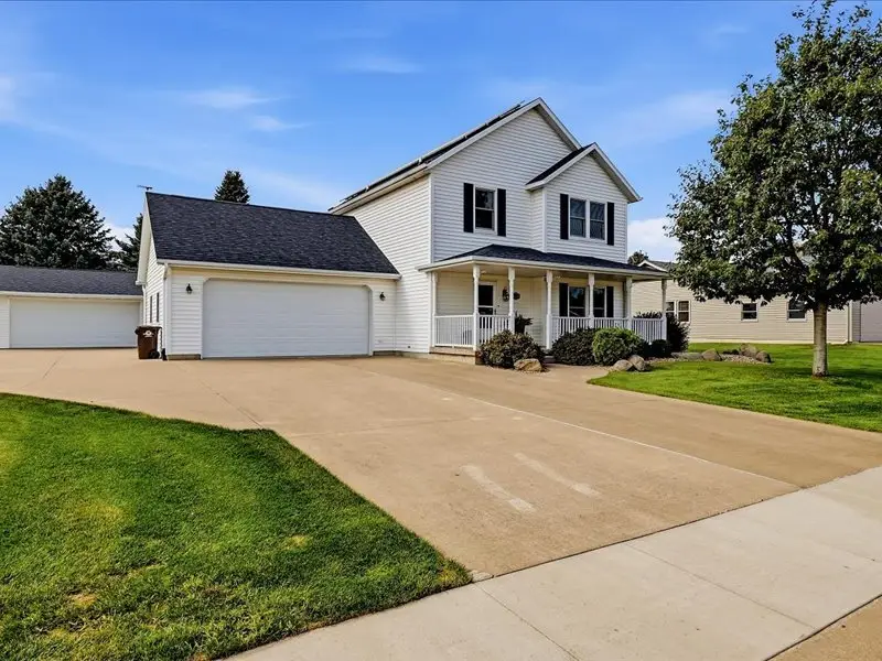 802 W Farmland Drive, Maquoketa, IA 52060 - #2