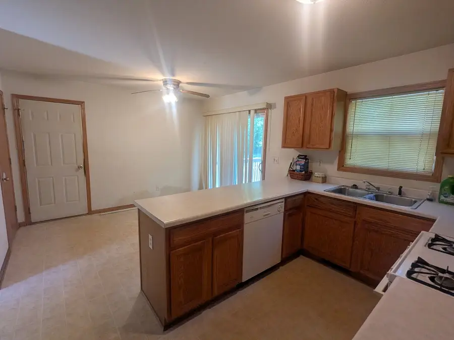 1053 School Street, Rockford, IL 61101 - #3