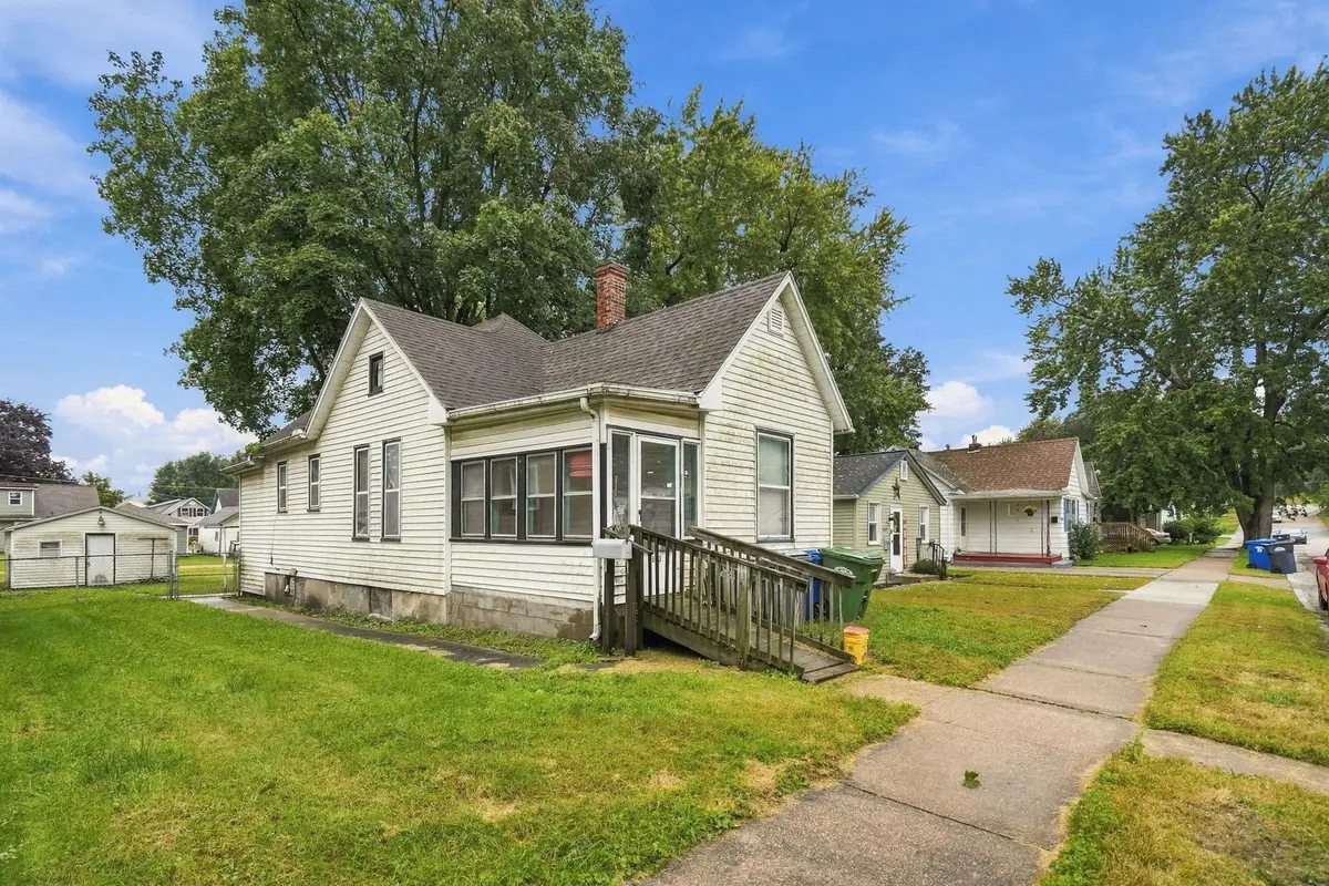 633 Locust Place, Clinton, IA 52732 - #1