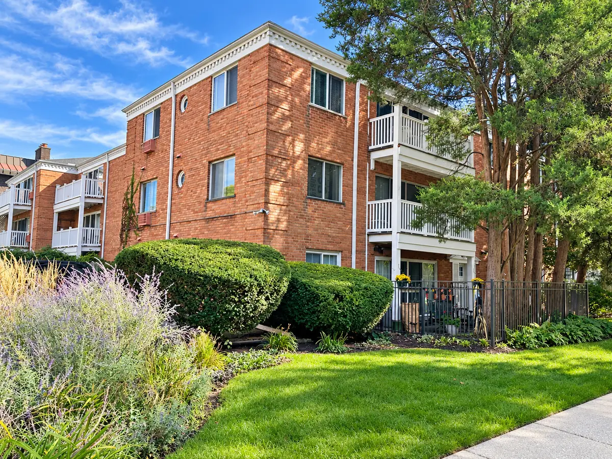 101 E Cossitt Avenue #102, La Grange, IL 60525 - #1