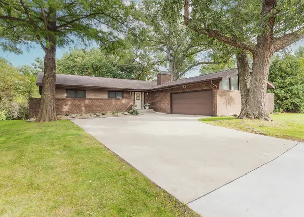5317 36th Avenue Court, Moline, IL 61265