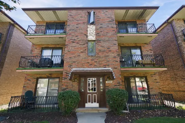 6545 W 64th Place #2W, Chicago, IL 60638