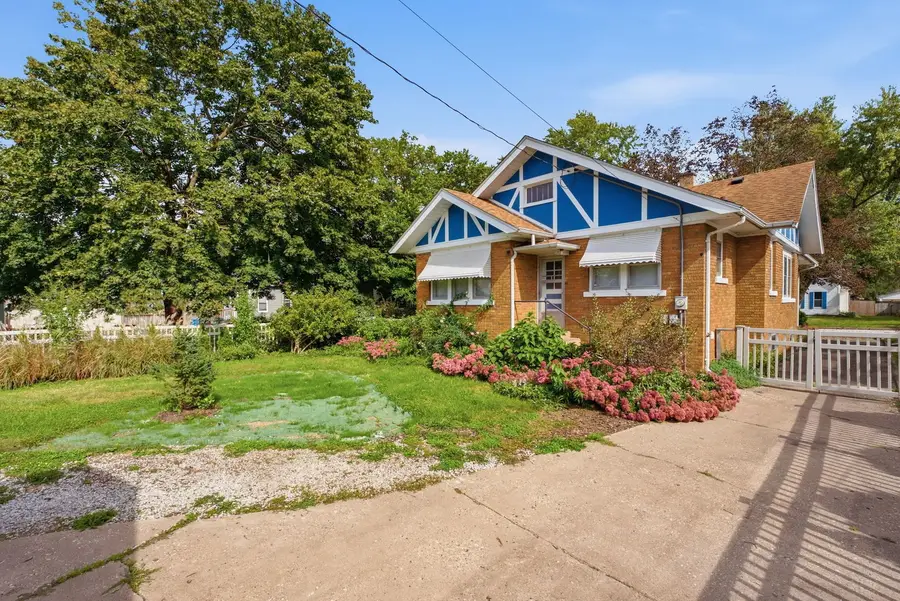 437 49th Street, Moline, IL 61265 - #3