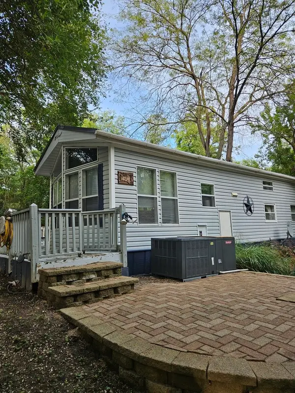 2795 E 28th Road, Seneca, IL 61360