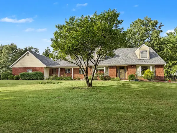 2016 E 2100 North Road, Watseka, IL 60970