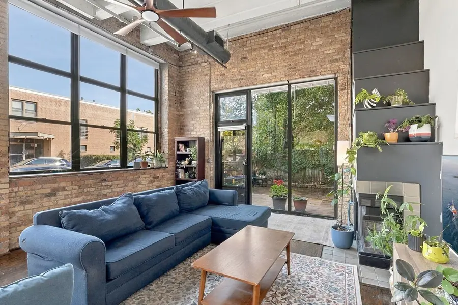 1111 W Cornelia Avenue #102, Chicago, IL 60657 - #2