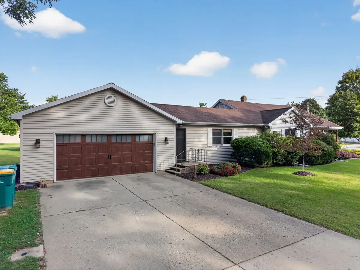 901 Lowden Road, Streator, IL 61364 - #1