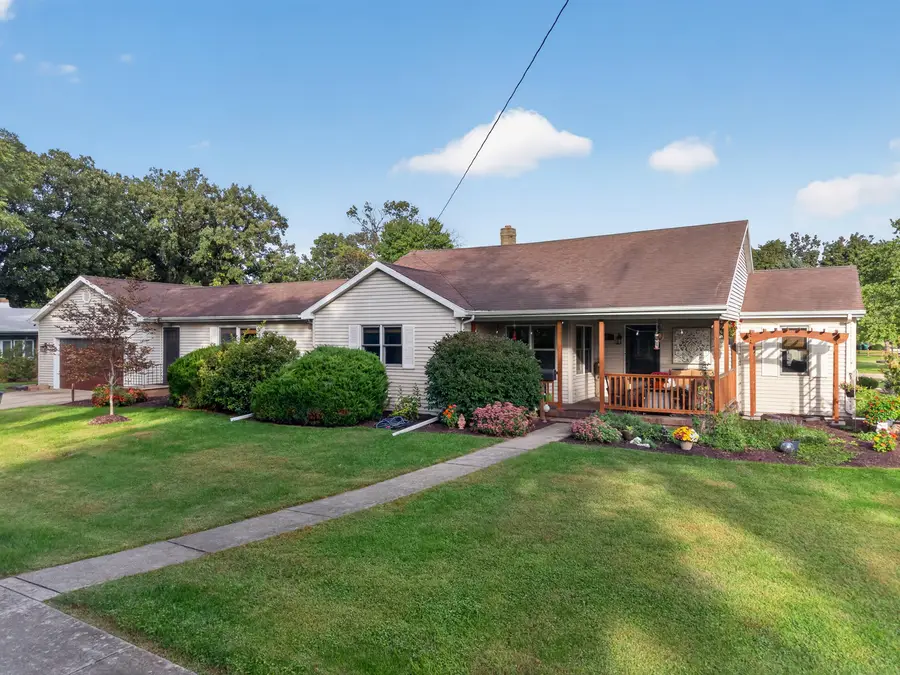 901 Lowden Road, Streator, IL 61364 - #2