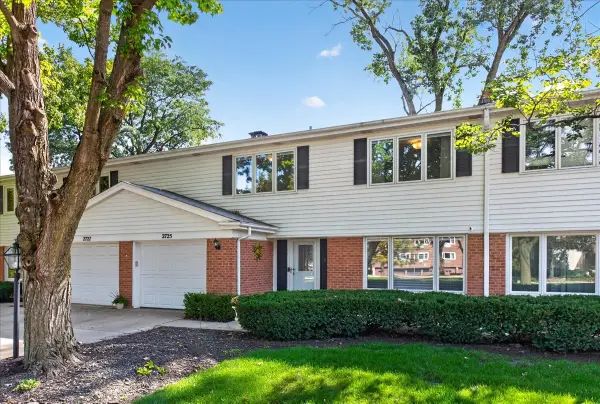 2725 E Bel Aire Drive, Arlington Heights, IL 60004