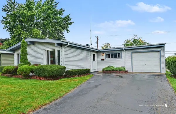 16 W Jeffery Avenue, Wheeling, IL 60090