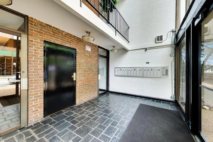 4334 N Clarendon Avenue #102, Chicago, IL 60613 - #2