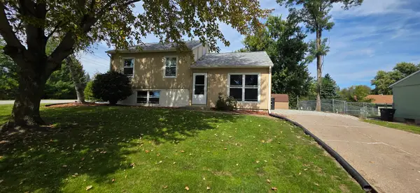 1325 102nd Avenue, Rock Island, IL 61201