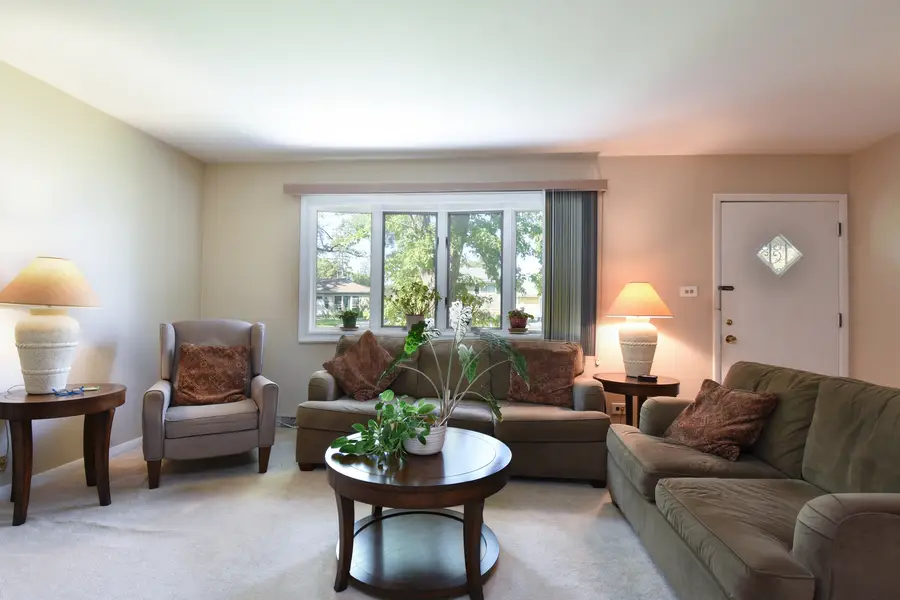 725 N Bierman Avenue, Villa Park, IL 60181 - #3
