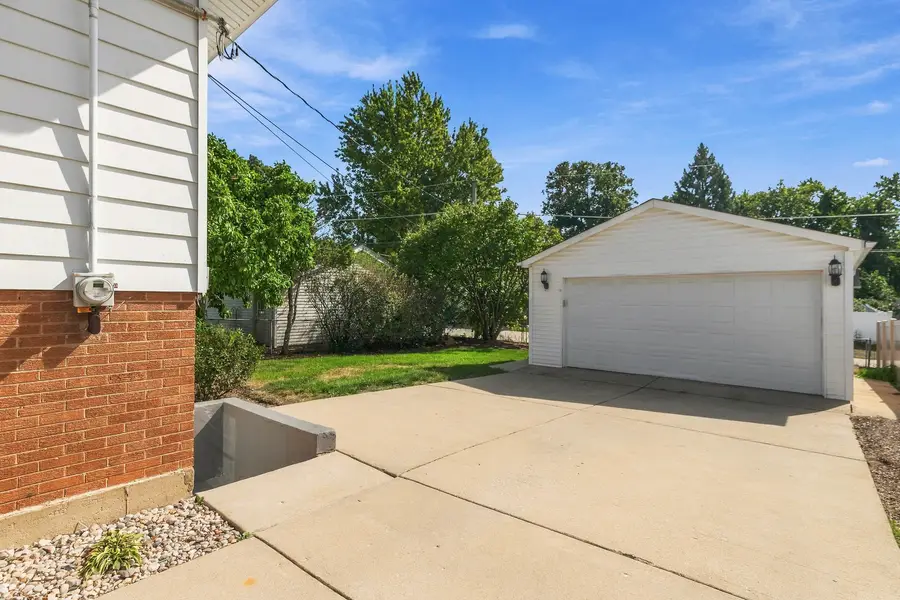 255 E Parkside Avenue, Lombard, IL 60148 - #3