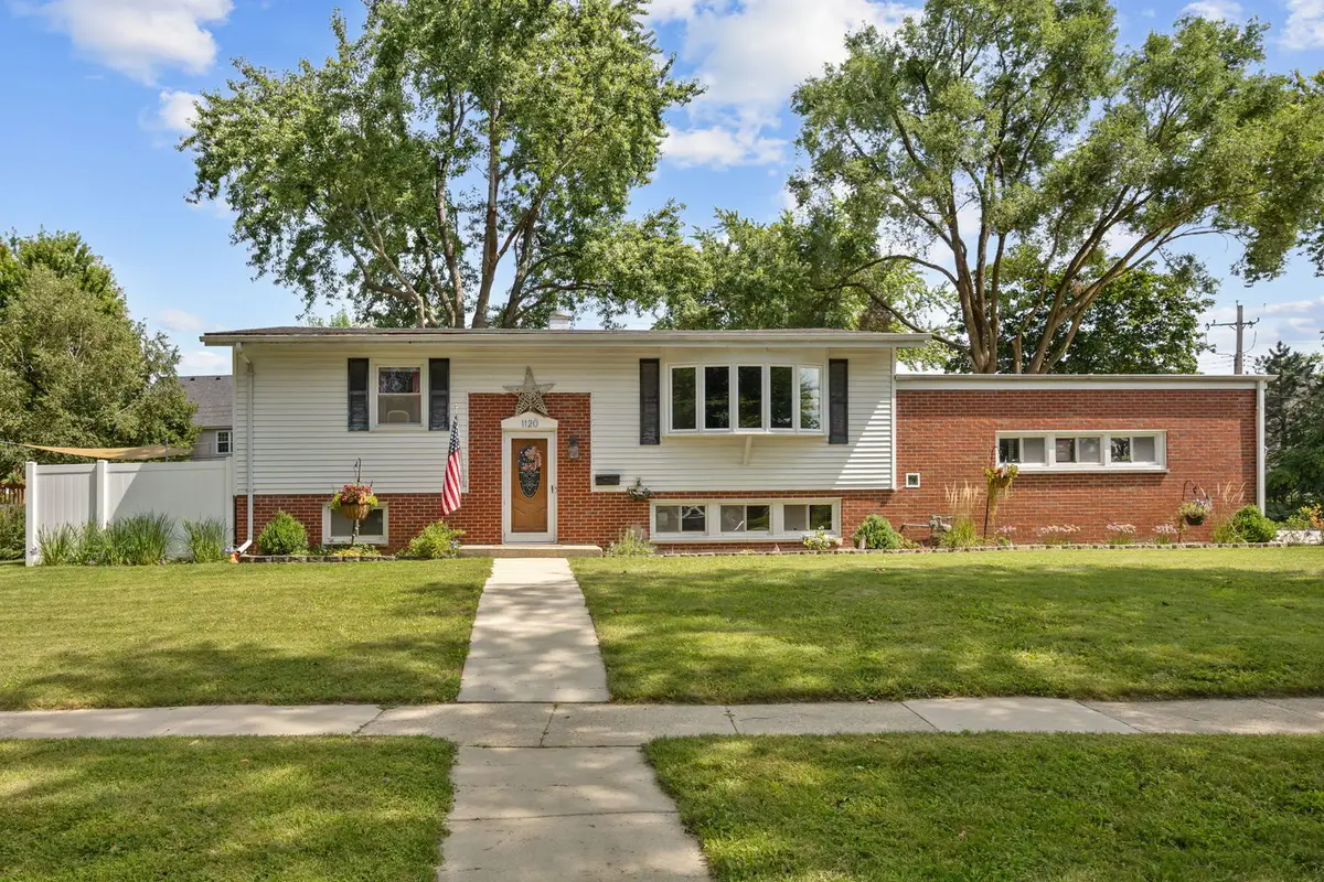 1120 S 12th Avenue, Saint Charles, IL 60174 - #1