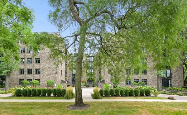 1009 Bonnie Brae Place #2B, River Forest, IL 60305