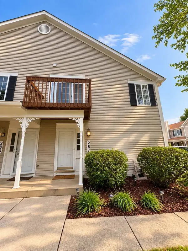 287 Sandhurst Lane #D, South Elgin, IL 60177