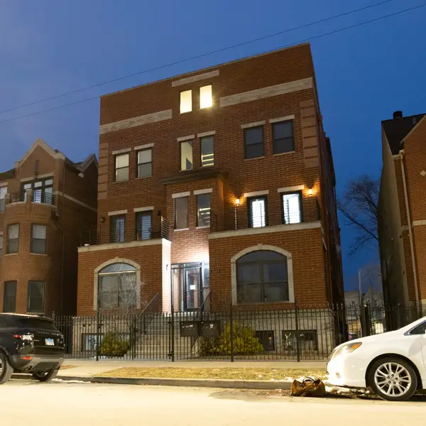 4453 S Lake Park Avenue #6, Chicago, IL 60653