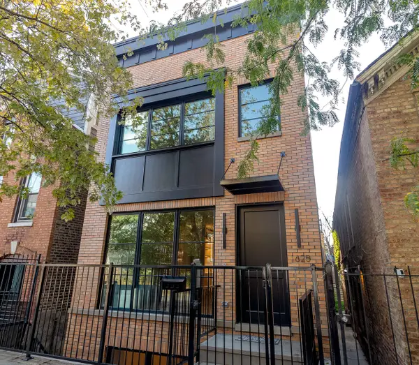 1625 W Julian Street, Chicago, IL 60622