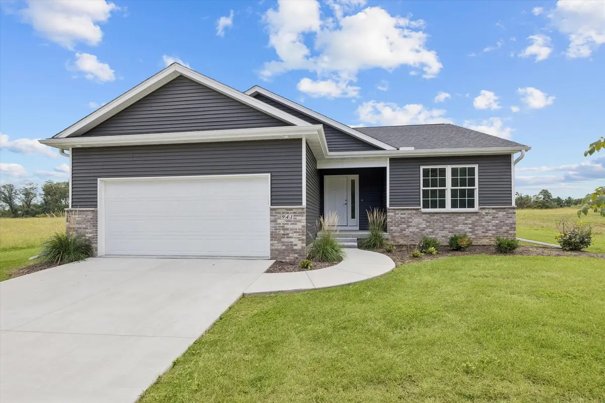 941 9th Avenue N, Clinton, IA 52732 - #1