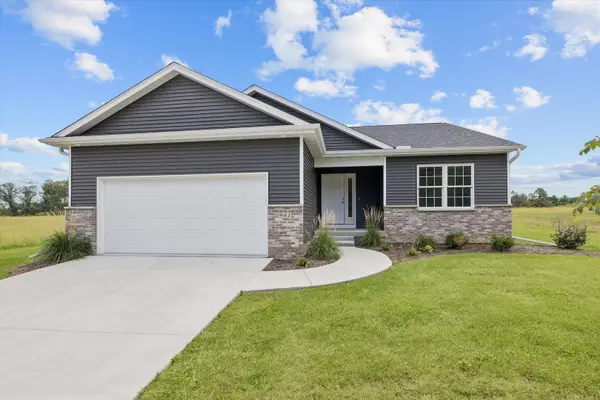 941 9th Avenue N, Clinton, IA 52732