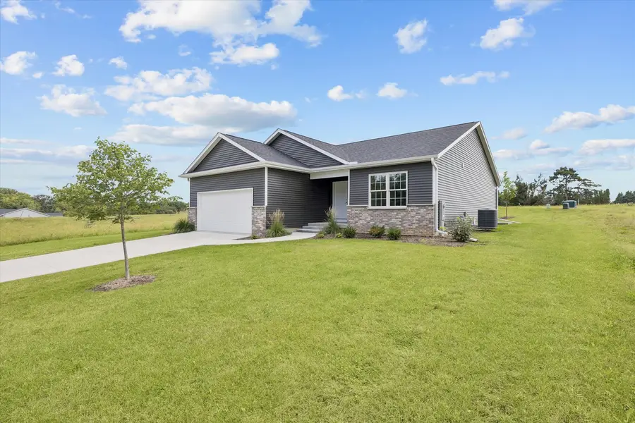 941 9th Avenue N, Clinton, IA 52732 - #3