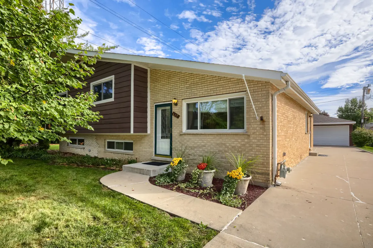 829 N Howard Avenue, Elmhurst, IL 60126 - #1
