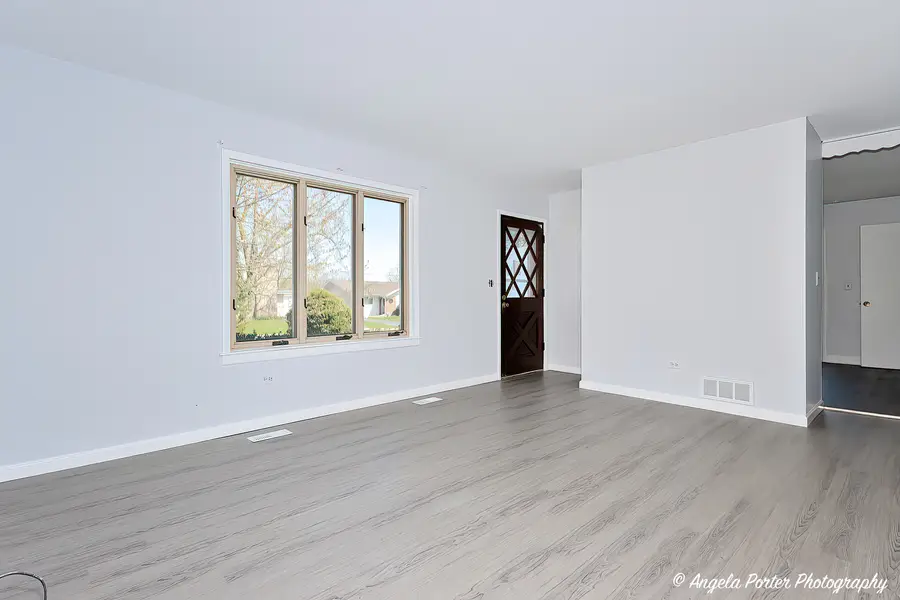 1811 Hazelwood Drive, Lindenhurst, IL 60046 - #3