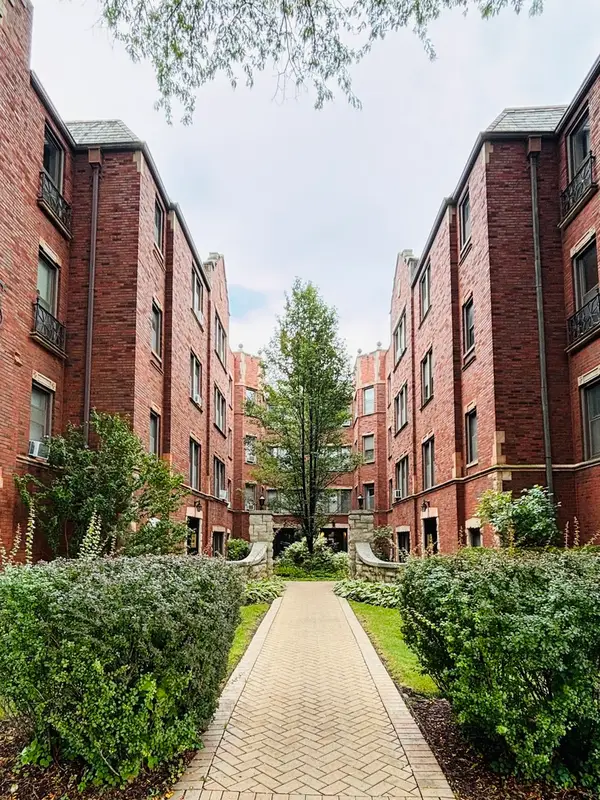 6759 N Artesian Avenue #2G, Chicago, IL 60645