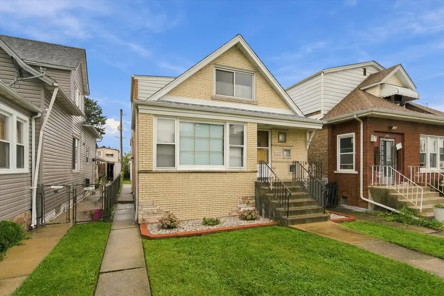 6221 S Tripp Avenue, Chicago, IL 60629 - #3
