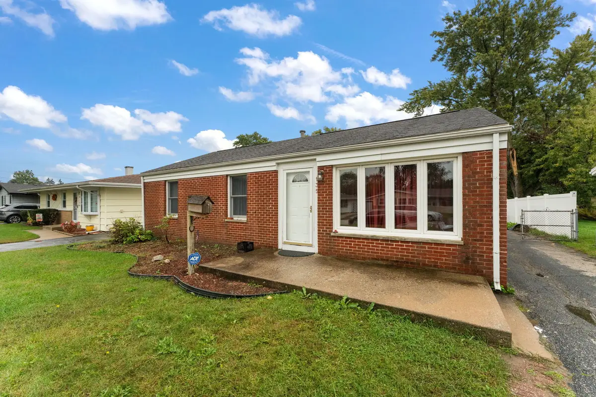 135 Laura Lane, Thornton, IL 60476 - #1