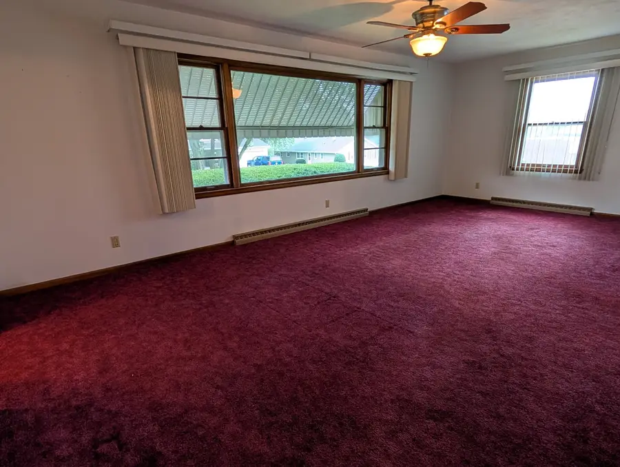 1364 Empire Court, Freeport, IL 61032 - #3
