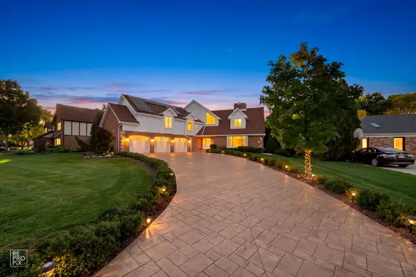 154 Saddle Brook Drive, Oak Brook, IL 60523