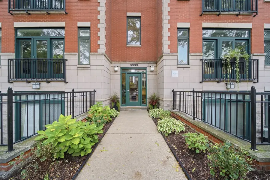 Address Withheld By Seller, Chicago, IL 60613 - #2