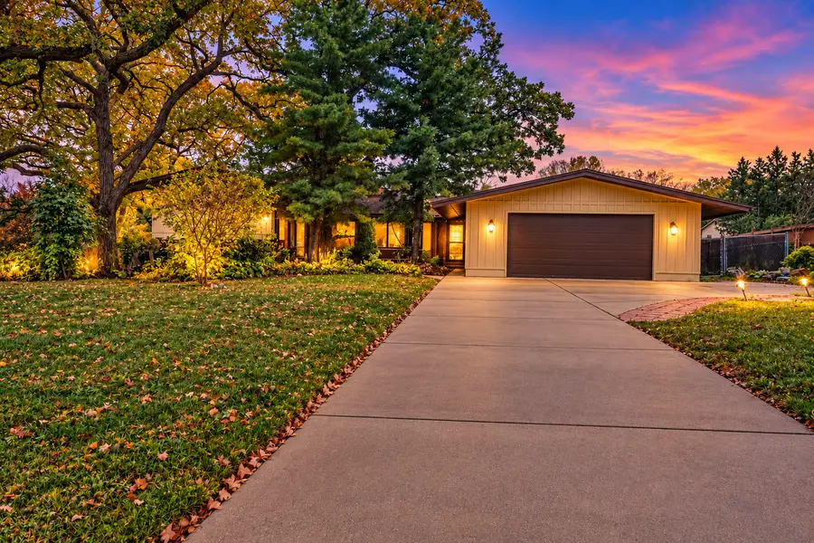 10S073 Clarendon Hills Road, Willowbrook, IL 60527 - #2