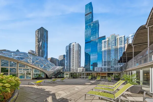 400 E Randolph Street #1223, Chicago, IL 60601