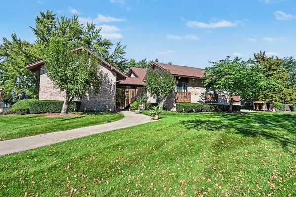 740 Saint Andrews Lane #13, Crystal Lake, IL 60014