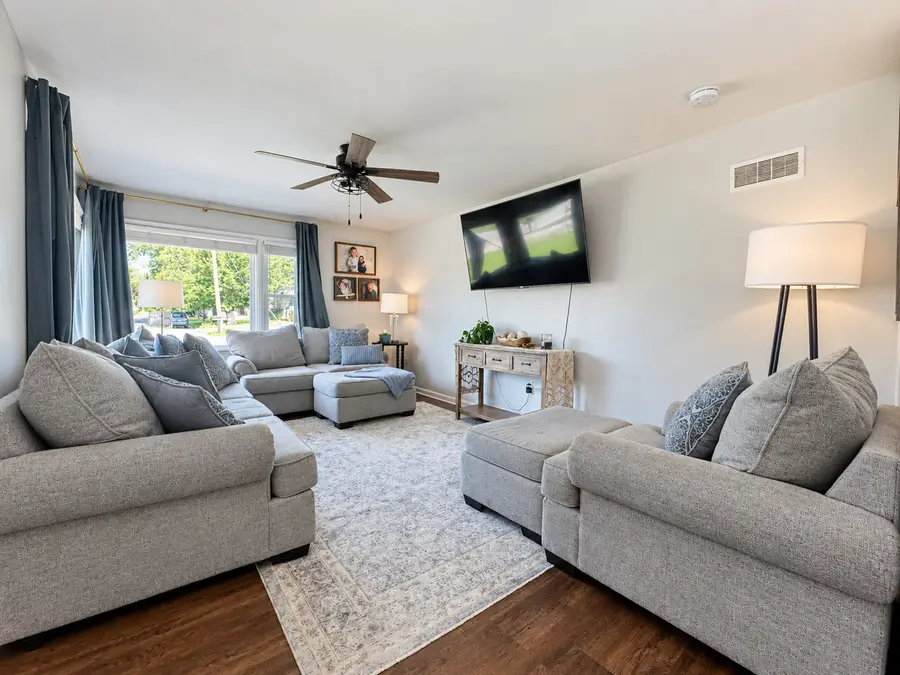 413 Hillside Avenue, Ottawa, IL 61350 - #3
