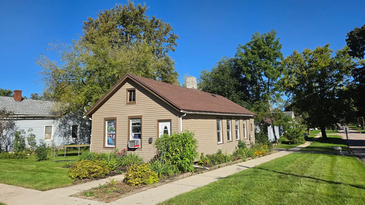 301 W Blackman Street, Harvard, IL 60033 - #1