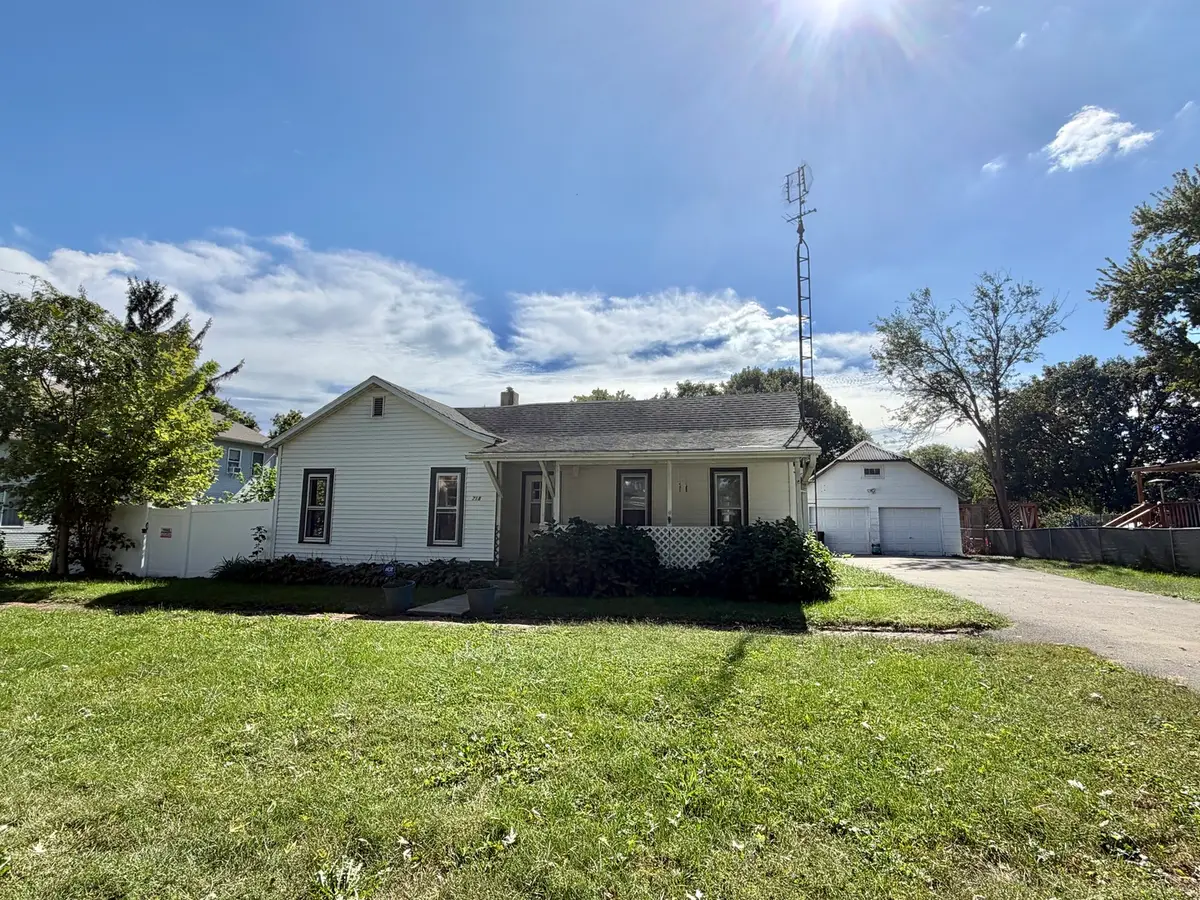 718 E Allen Street, Farmer City, IL 61842 - #1