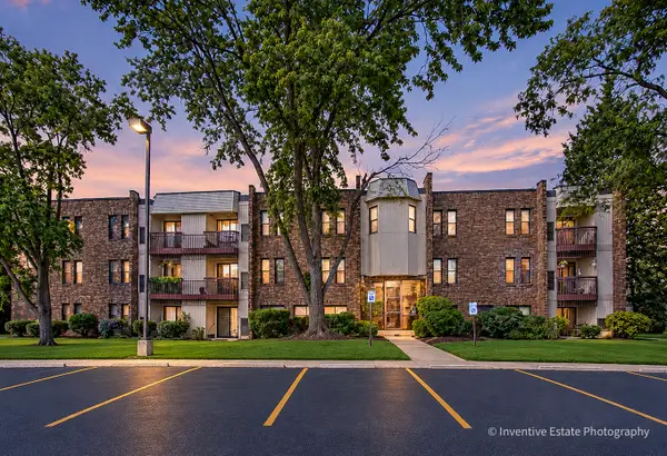2212 Country Club Drive #4, Woodridge, IL 60517